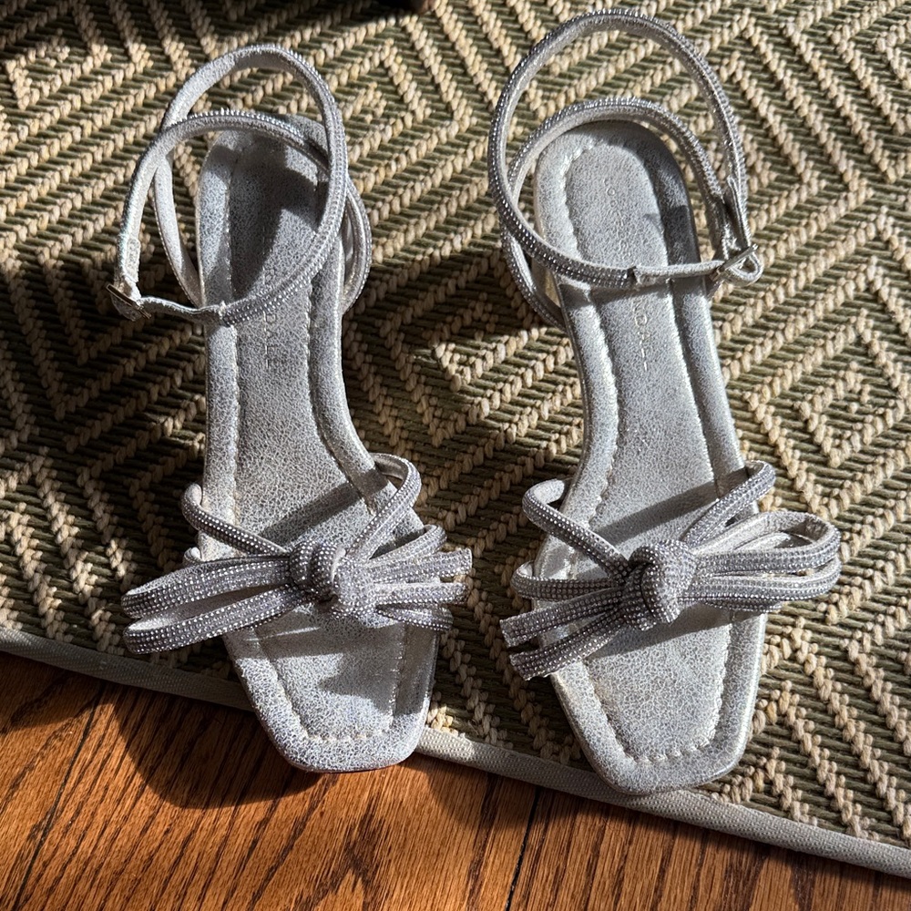 New 5.5 Loeffler Randall Silver Knotted Strap Sandals